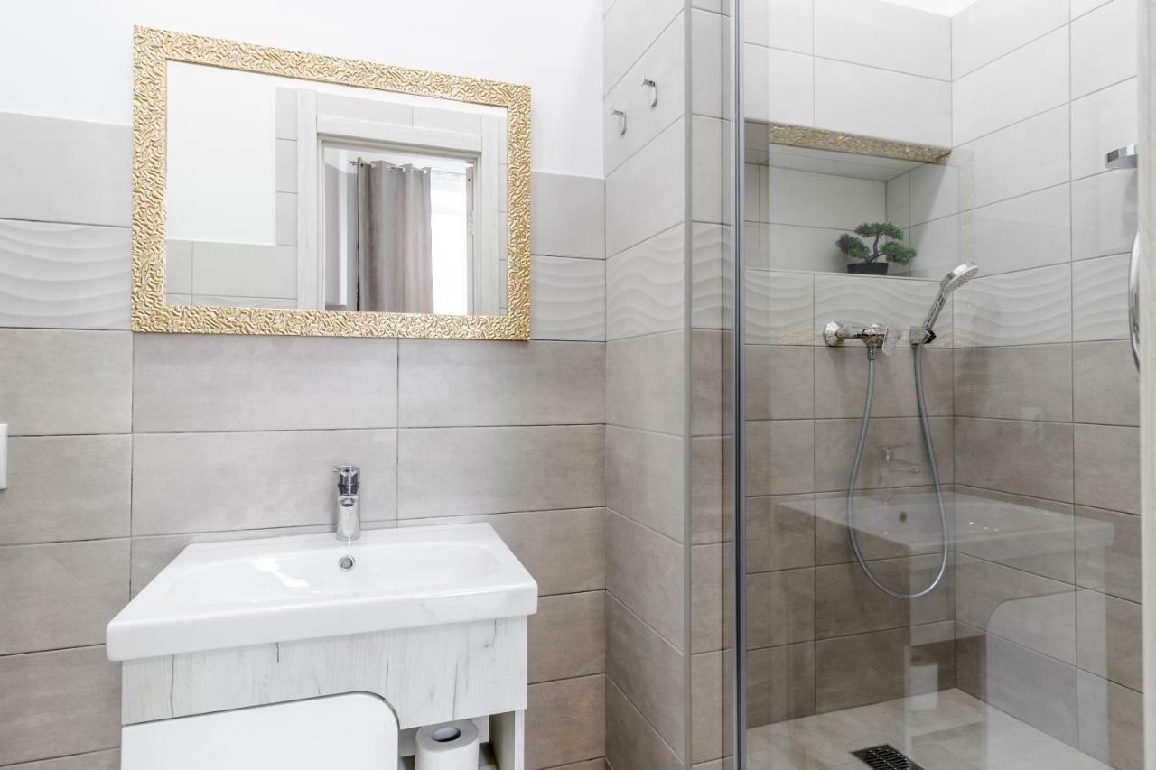 Midwheel Apartment 9 Lviv Exteriör bild